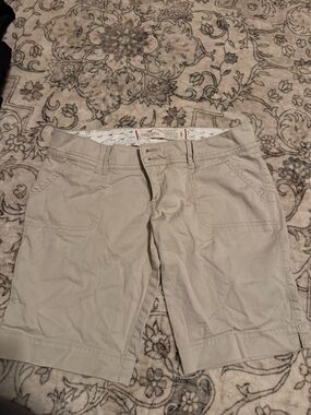 Hollister Women's Light Beige Bermuda Shorts